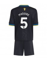 Otroške Nogometnih dresov Manchester United Harry Maguire #5 Tretji 2025-26 Kratki rokavi (+ hlače)